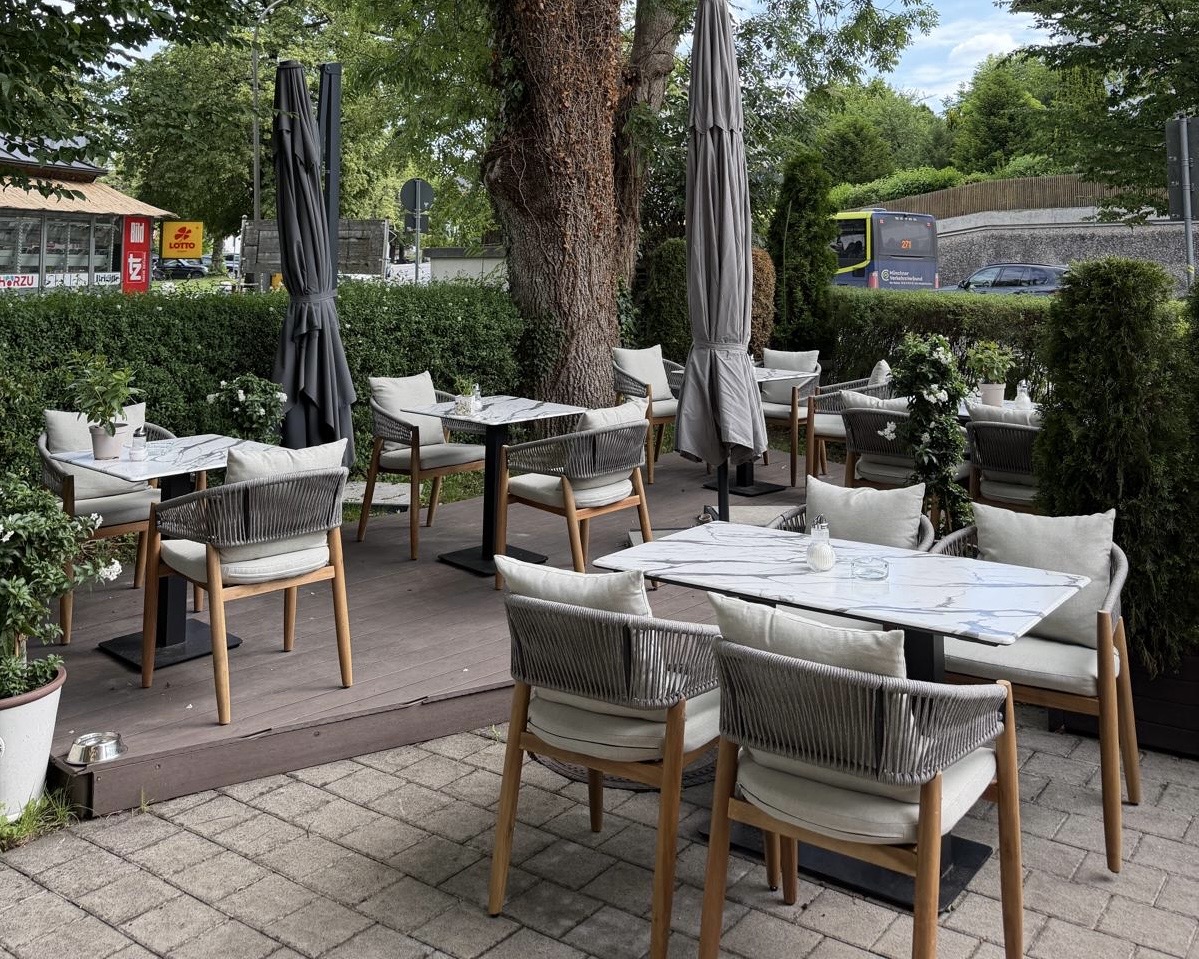 Die Gartenterrasse von Mary's Lab — echtes Projekt von Softbloq